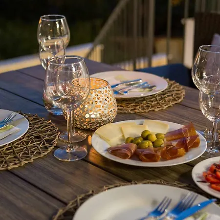 Salt - 10 People, Heated Pool, Trogir, Near & Split Airport Trogir