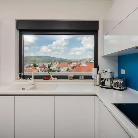 Villa Salt - 10 People, Heated Pool, Trogir, Near & Split Airport *