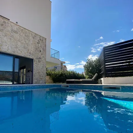 Villa Salt - 10 People, Heated Pool, Trogir, Near & Split Airport *