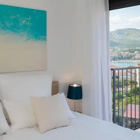 Salt - 10 People, Heated Pool, Trogir, Near & Split Airport 빌라 *