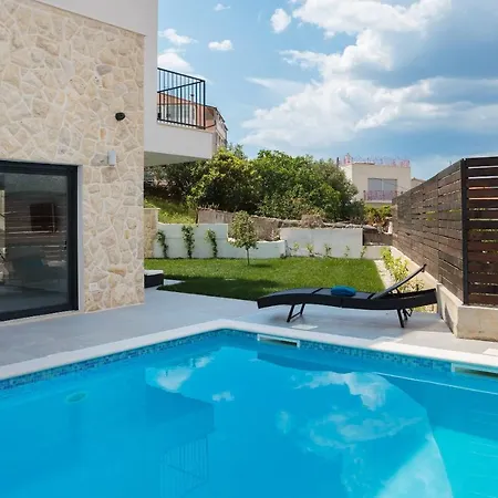 Villa Salt - 10 People, Heated Pool, Trogir, Near & Split Airport