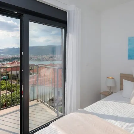 빌라 Salt - 10 People, Heated Pool, Trogir, Near & Split Airport