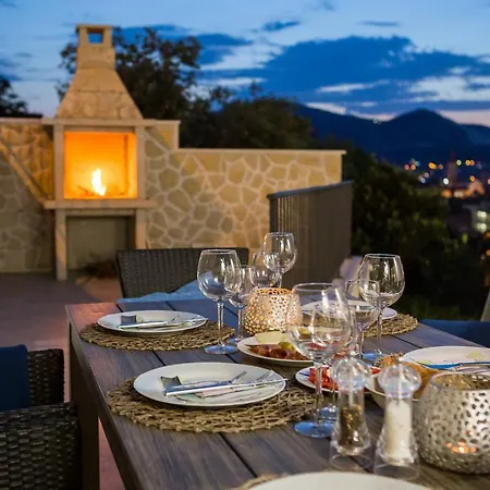 Salt - 10 People, Heated Pool, Trogir, Near & Split Airport 빌라