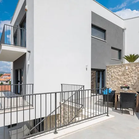 Salt - 10 People, Heated Pool, Trogir, Near & Split Airport * Trogir