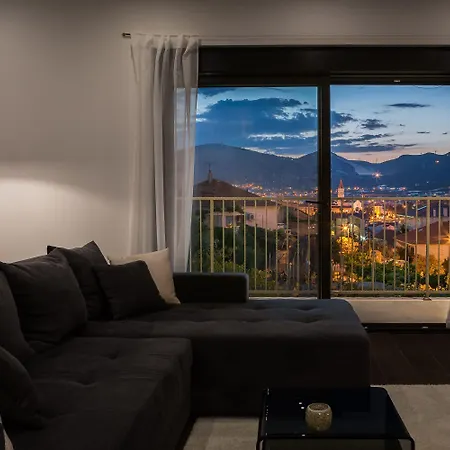 Salt - 10 People, Heated Pool, Trogir, Near & Split Airport *