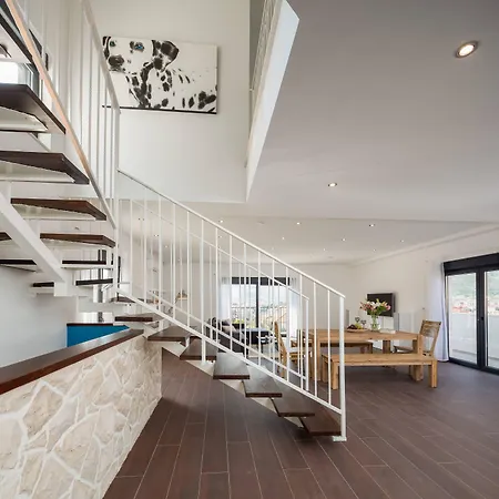 Salt - 10 People, Heated Pool, Trogir, Near & Split Airport 빌라