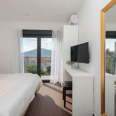 빌라 Salt - 10 People, Heated Pool, Trogir, Near & Split Airport