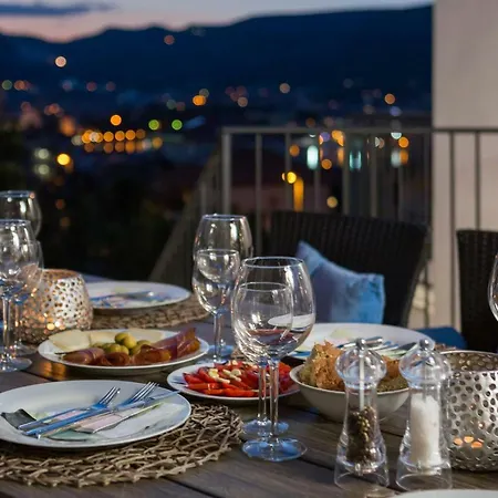 Salt - 10 People, Heated Pool, Trogir, Near & Split Airport 빌라 *