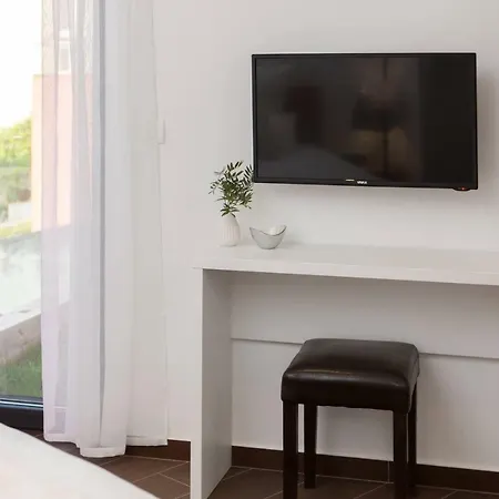 Salt - 10 People, Heated Pool, Trogir, Near & Split Airport * 트로기르