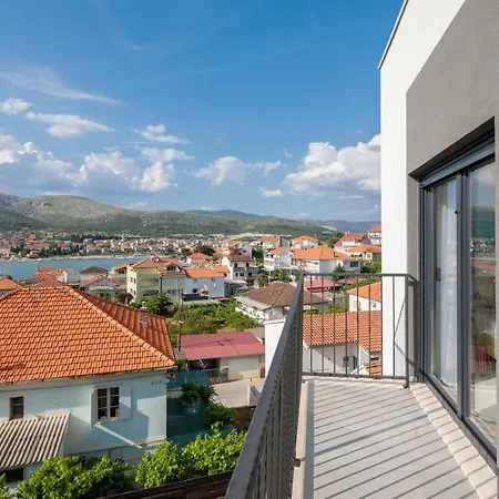 빌라 Salt - 10 People, Heated Pool, Trogir, Near & Split Airport 트로기르