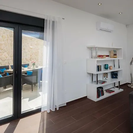 Salt - 10 People, Heated Pool, Trogir, Near & Split Airport 빌라 트로기르