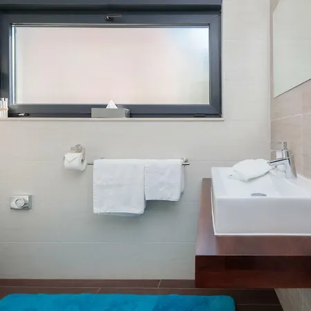 Villa Salt - 10 People, Heated Pool, Trogir, Near & Split Airport *