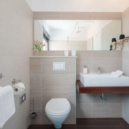 Salt - 10 People, Heated Pool, Trogir, Near & Split Airport Trogir