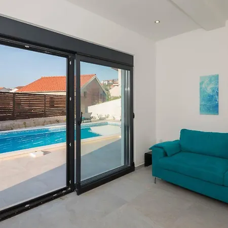 Salt - 10 People, Heated Pool, Trogir, Near & Split Airport 빌라