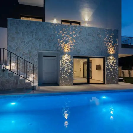 Salt - 10 People, Heated Pool, Trogir, Near & Split Airport Villa Trogir
