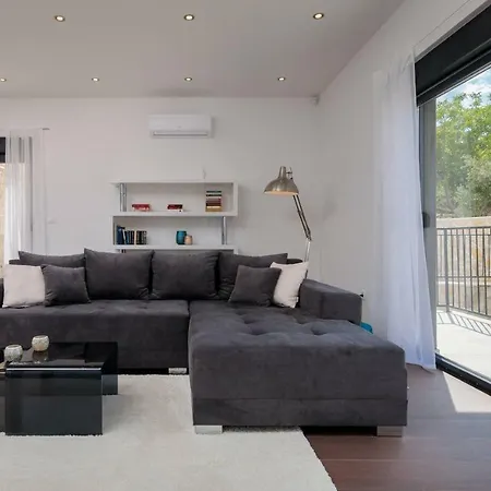 Salt - 10 People, Heated Pool, Trogir, Near & Split Airport 빌라 트로기르