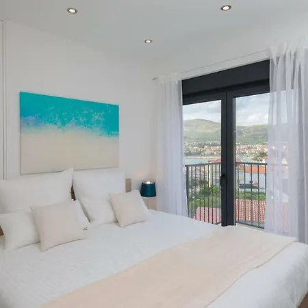 빌라 Salt - 10 People, Heated Pool, Trogir, Near & Split Airport