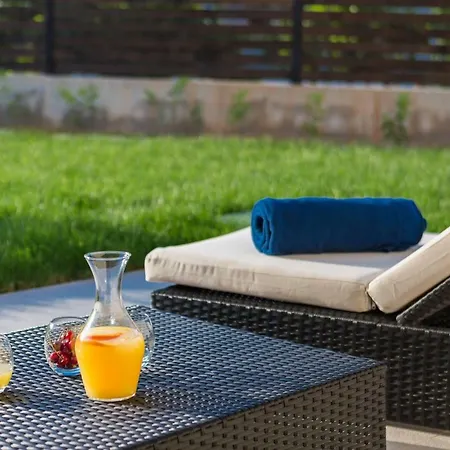 Villa Salt - 10 People, Heated Pool, Trogir, Near & Split Airport