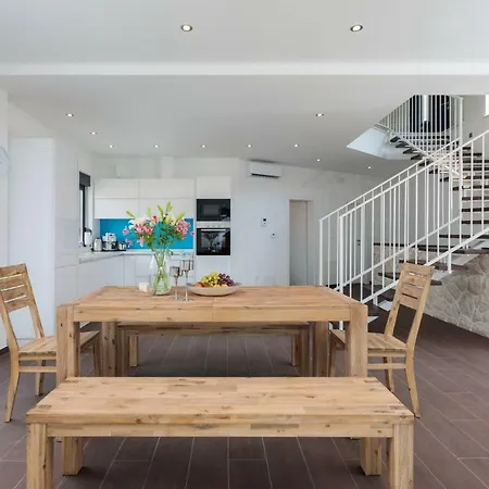 Villa Salt - 10 People, Heated Pool, Trogir, Near & Split Airport