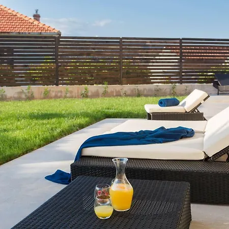 Villa Salt - 10 People, Heated Pool, Trogir, Near & Split Airport