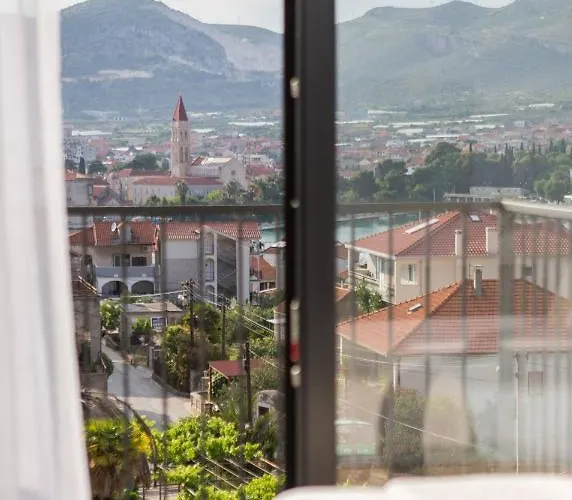 Salt - 10 People, Heated Pool, Trogir, Near & Split Airport Villa Trogir