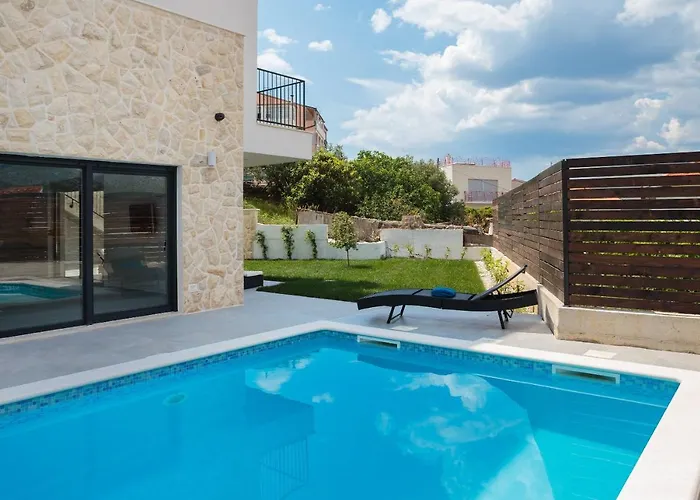 Villa Salt - 10 People, Heated Pool, Trogir, Near & Split Airport