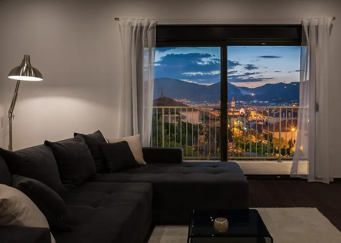 Villa Salt - 10 People, Heated Pool, Trogir, Near & Split Airport *