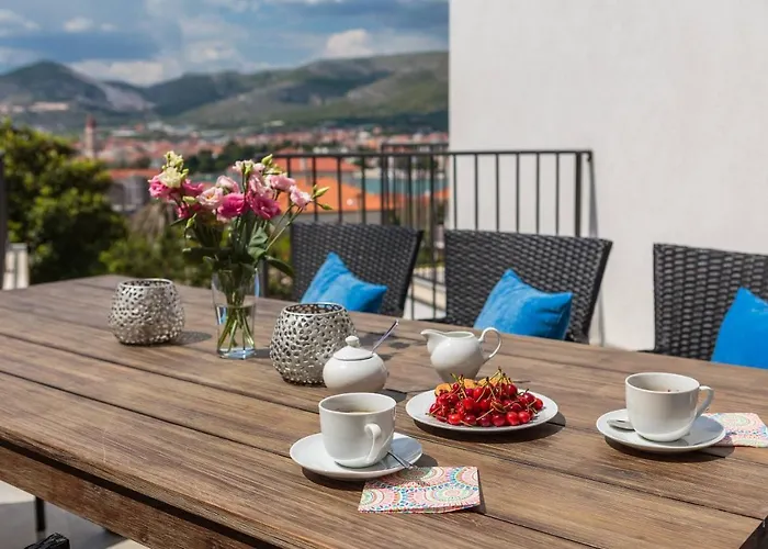 Salt - 10 People, Heated Pool, Trogir, Near & Split Airport