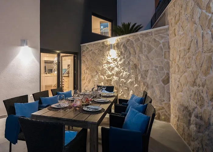 Villa Salt - 10 People, Heated Pool, Trogir, Near & Split Airport