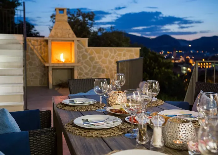 Salt - 10 People, Heated Pool, Trogir, Near & Split Airport Villa