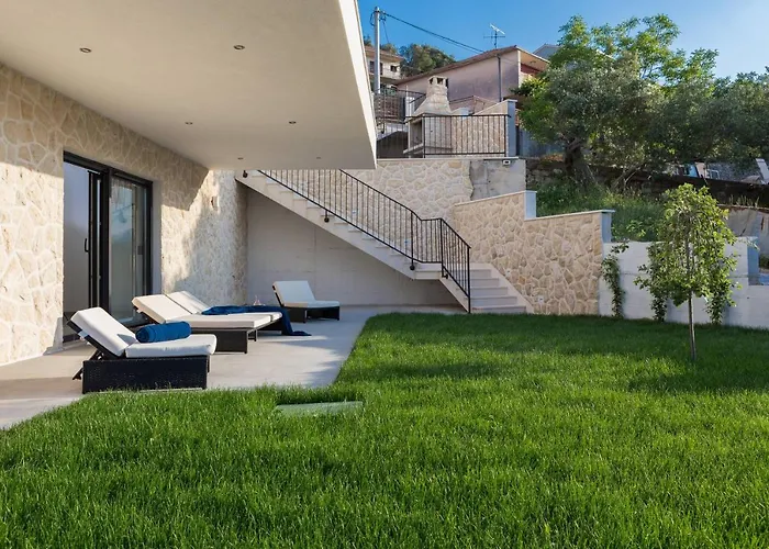 Villa Salt - 10 People, Heated Pool, Trogir, Near & Split Airport *