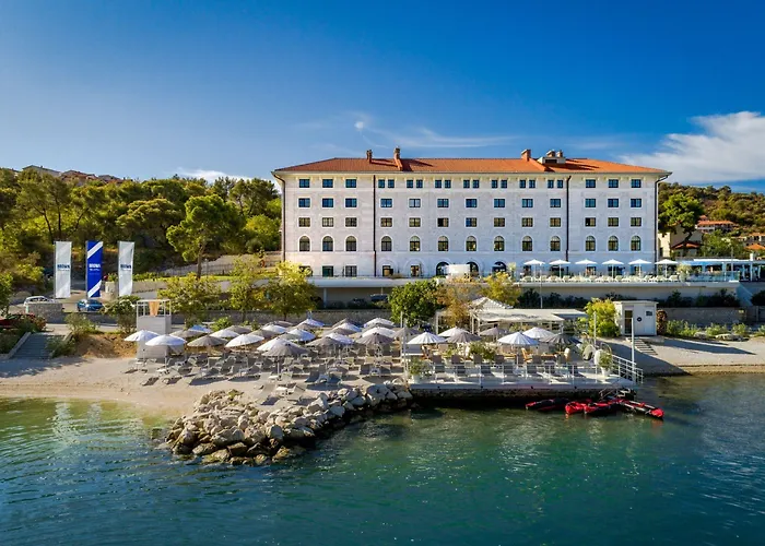 Salt - 10 People, Heated Pool, Trogir, Near & Split Airport Villa *