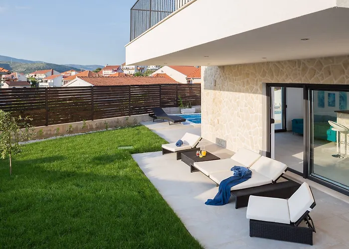 Villa Salt - 10 People, Heated Pool, Trogir, Near & Split Airport *