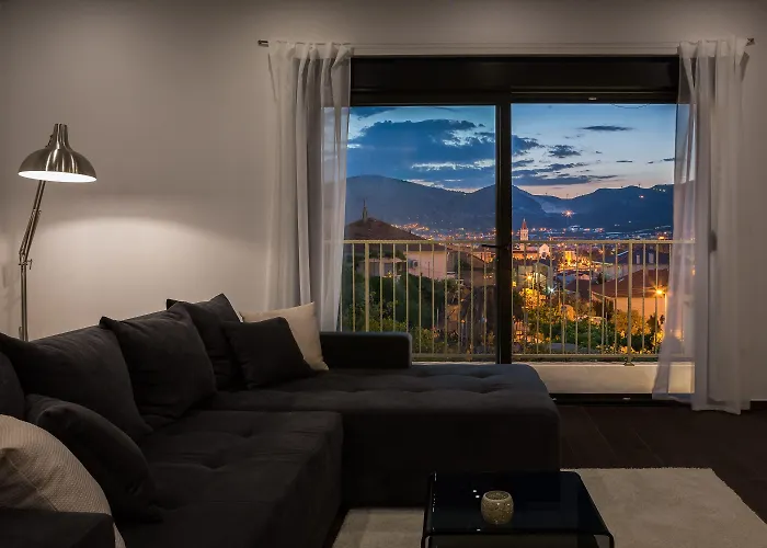 Salt - 10 People, Heated Pool, Trogir, Near & Split Airport *