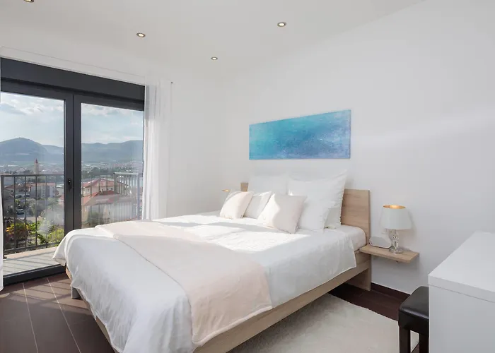 Salt - 10 People, Heated Pool, Trogir, Near & Split Airport *