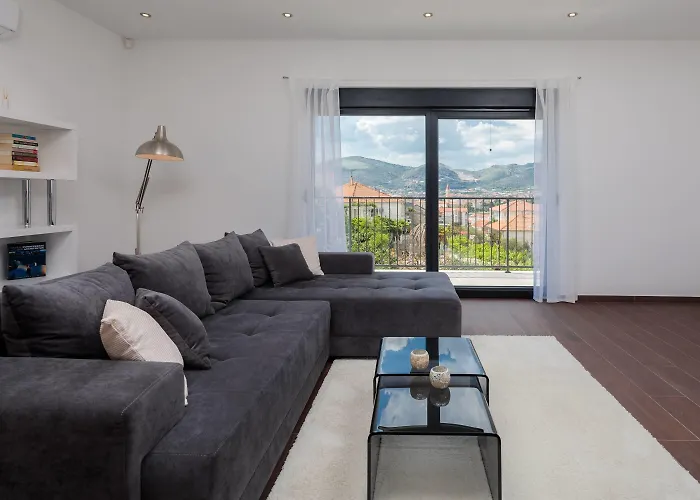 Salt - 10 People, Heated Pool, Trogir, Near & Split Airport * Trogir