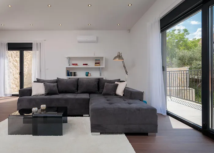 Salt - 10 People, Heated Pool, Trogir, Near & Split Airport Villa Trogir