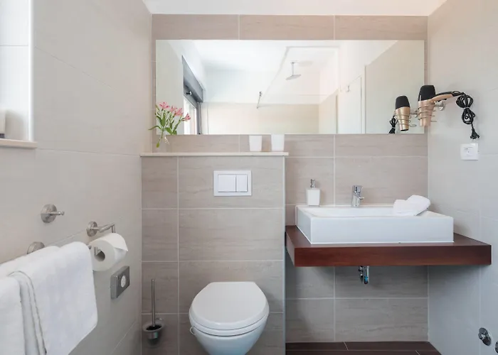 Salt - 10 People, Heated Pool, Trogir, Near & Split Airport *