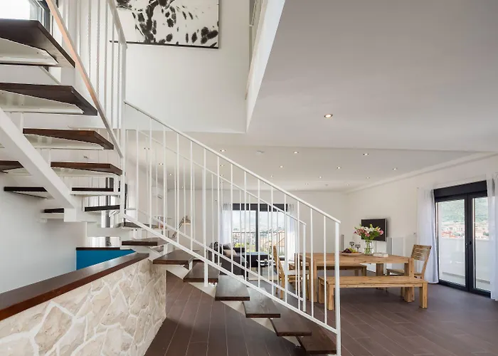 Salt - 10 People, Heated Pool, Trogir, Near & Split Airport Villa