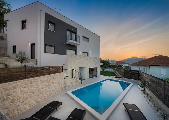 Villa Salt - 10 People, Heated Pool, Trogir, Near & Split Airport *