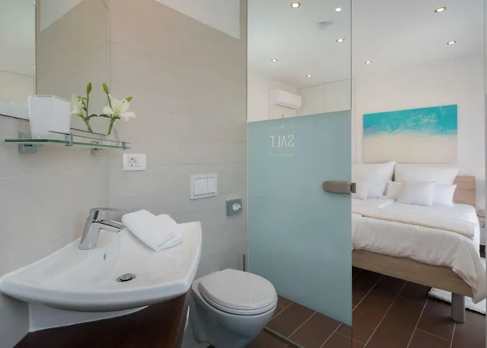 Salt - 10 People, Heated Pool, Trogir, Near & Split Airport * Trogir