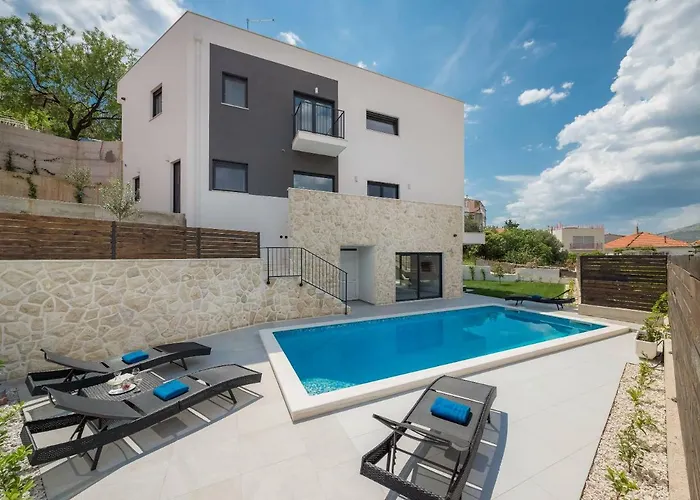 Salt - 10 People, Heated Pool, Trogir, Near & Split Airport Villa *