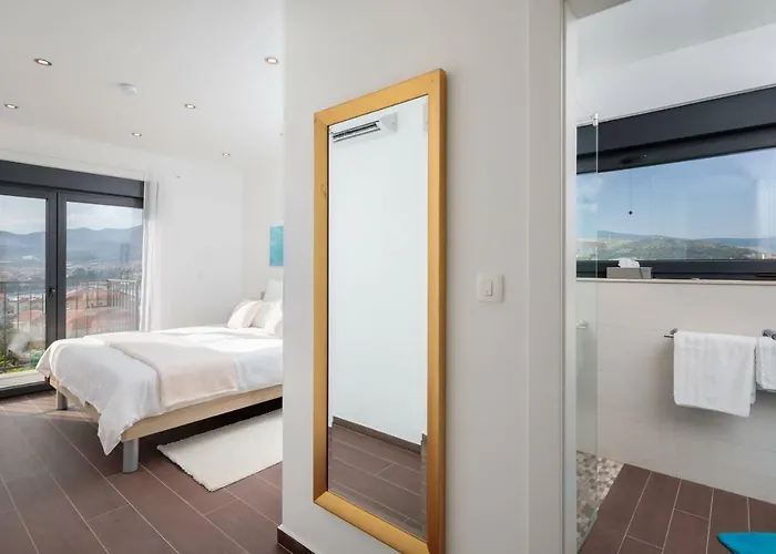 Salt - 10 People, Heated Pool, Trogir, Near & Split Airport * Trogir