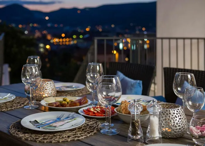 Salt - 10 People, Heated Pool, Trogir, Near & Split Airport Villa *