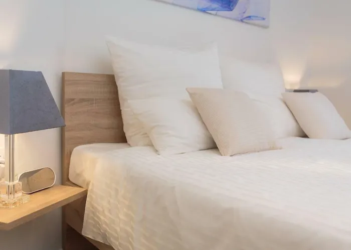 Villa Salt - 10 People, Heated Pool, Trogir, Near & Split Airport *