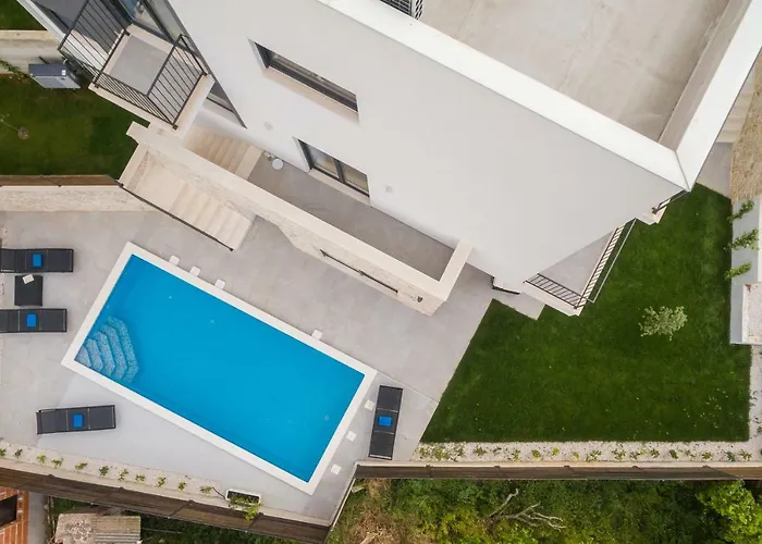 Salt - 10 People, Heated Pool, Trogir, Near & Split Airport Villa