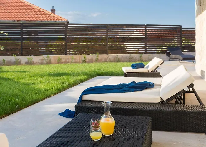 Villa Salt - 10 People, Heated Pool, Trogir, Near & Split Airport