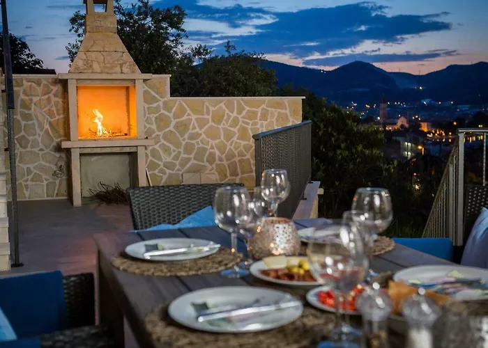 Salt - 10 People, Heated Pool, Trogir, Near & Split Airport * Trogir