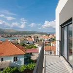 빌라 Salt - 10 People, Heated Pool, Trogir, Near & Split Airport 트로기르