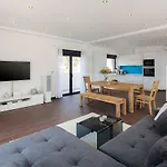 Salt - 10 People, Heated Pool, Trogir, Near & Split Airport